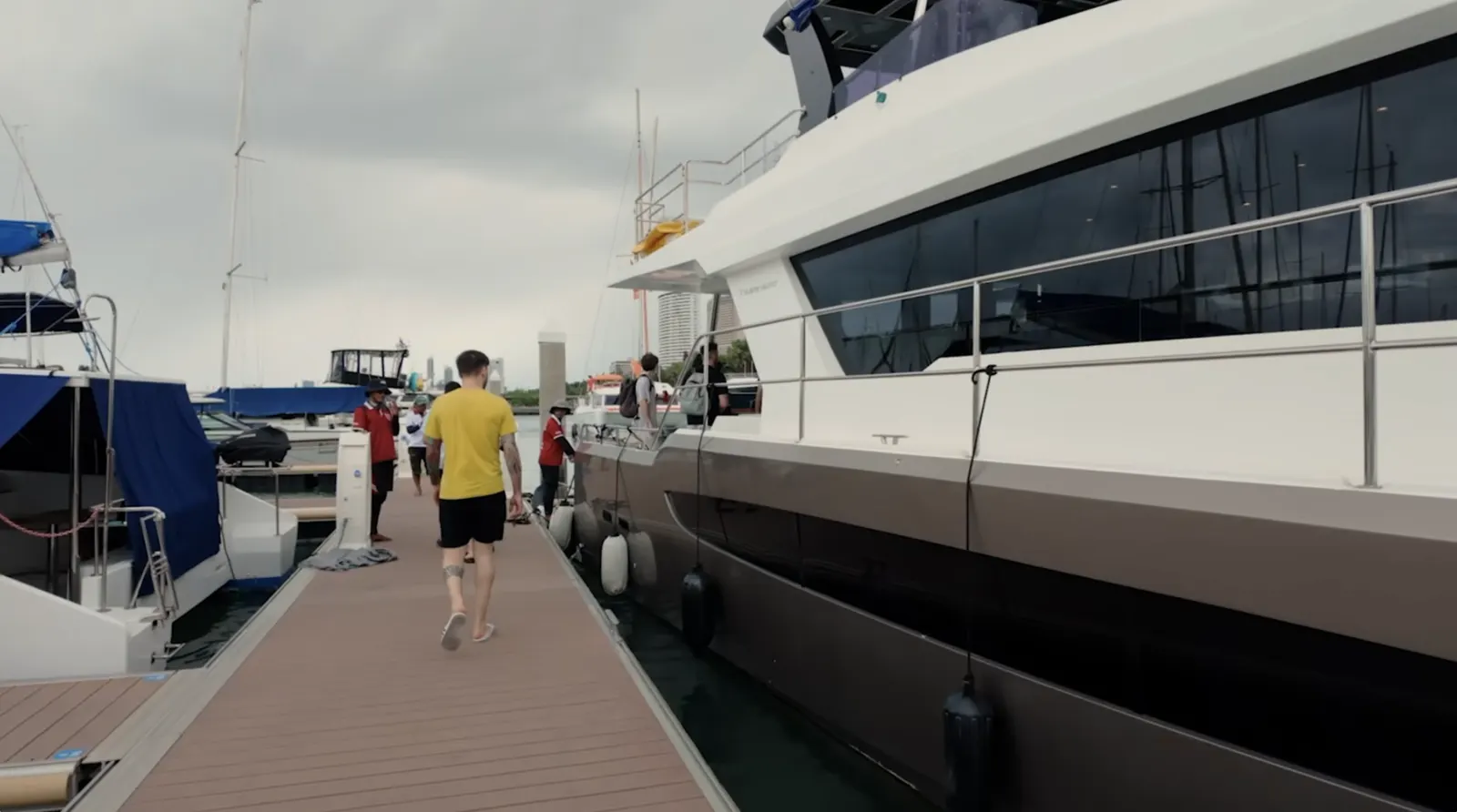 Le groupe du stage de badminton en journée yacht, l’une des activités incluses