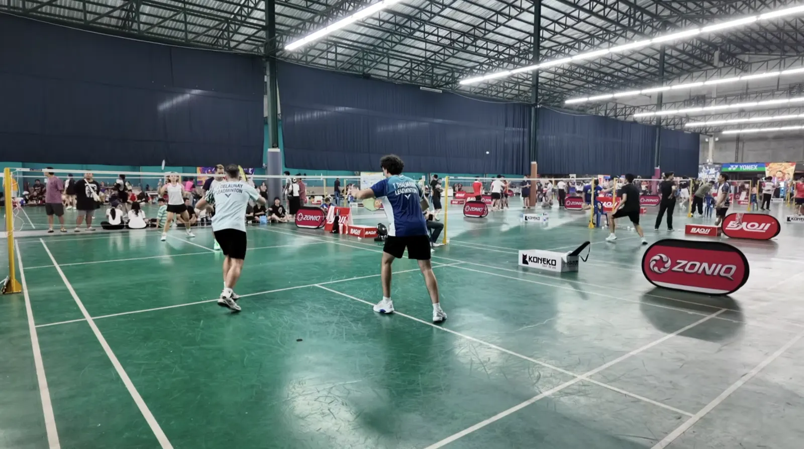 Match en tournoi de badminton : ne pas montrer sa fatigue à l'adversaire