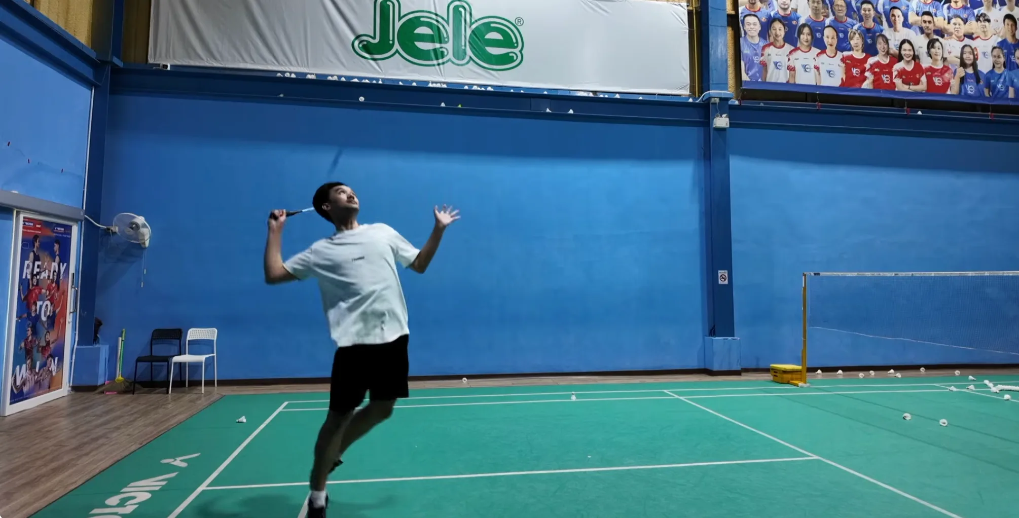 Échauffement badminton étape 4 : échauffement raquette avec frappes et dégagements