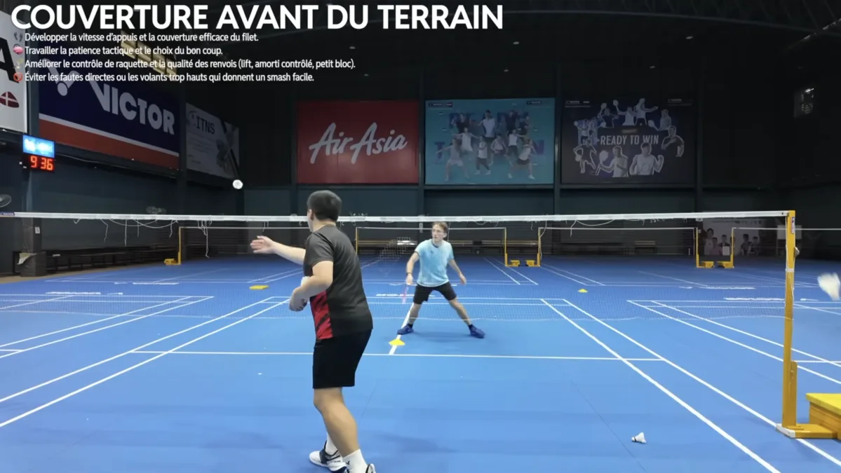 Exercice de couverture avant du terrain au stage badminton Bangkok : développer la vitesse d'appuis et la couverture efficace du filet