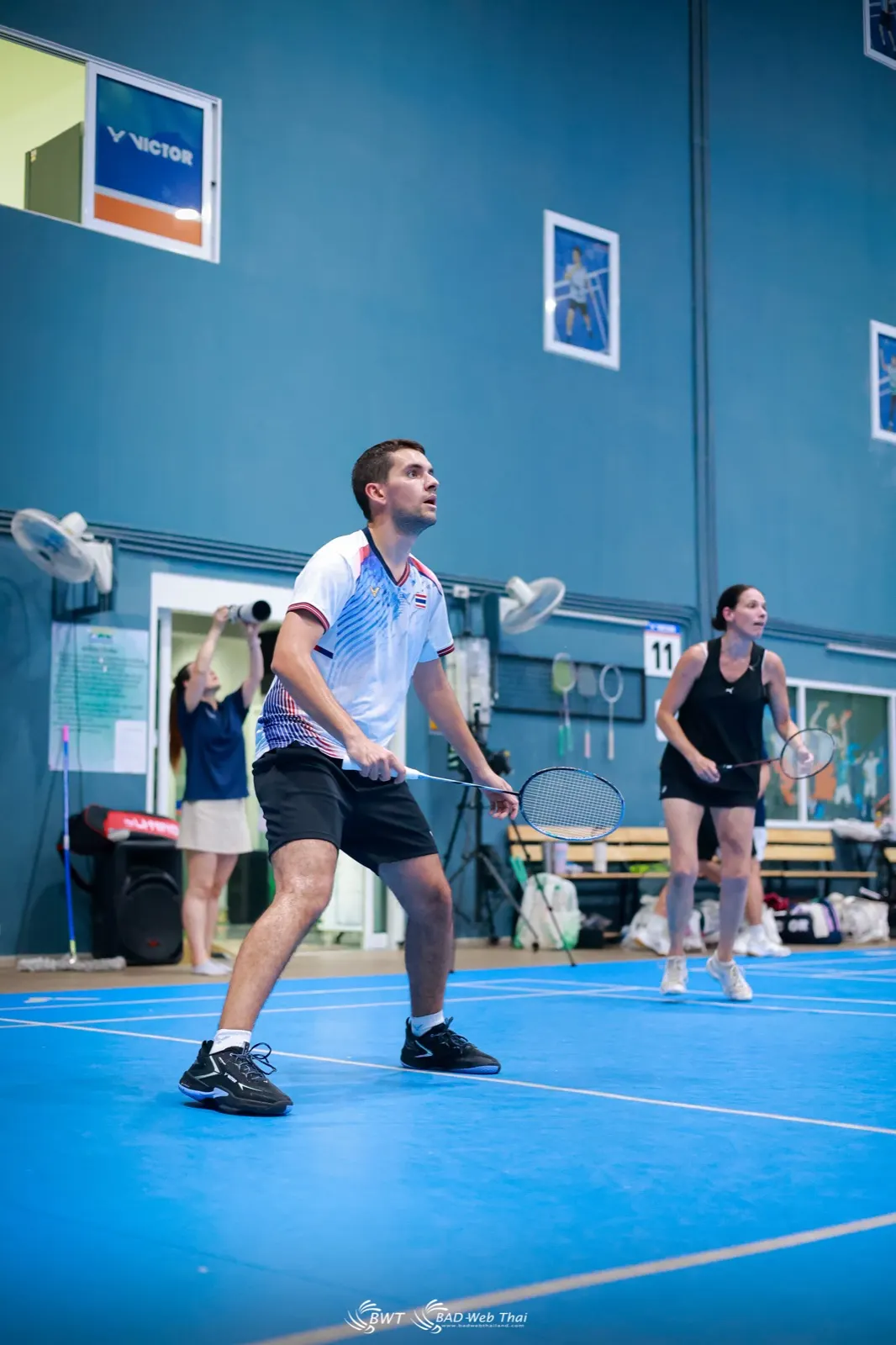 Stagiaires de niveaux différents à l'entraînement sur les terrains de la Ponsana Académie