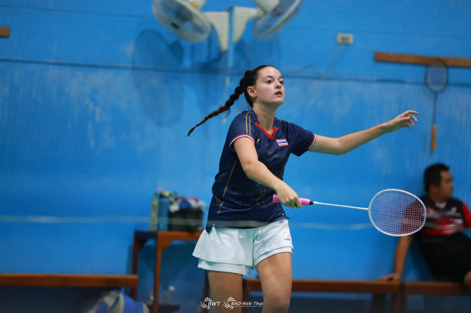 Stagiaire en plein échange pendant le stage de badminton à Bangkok